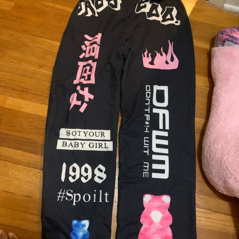 sweatpants - Picture 2 of 3